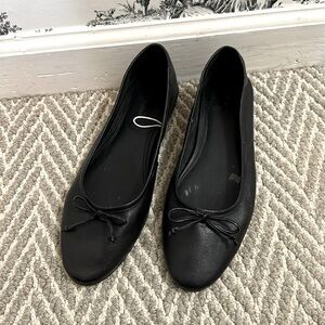 H&M black leather ballerina. Size 6.